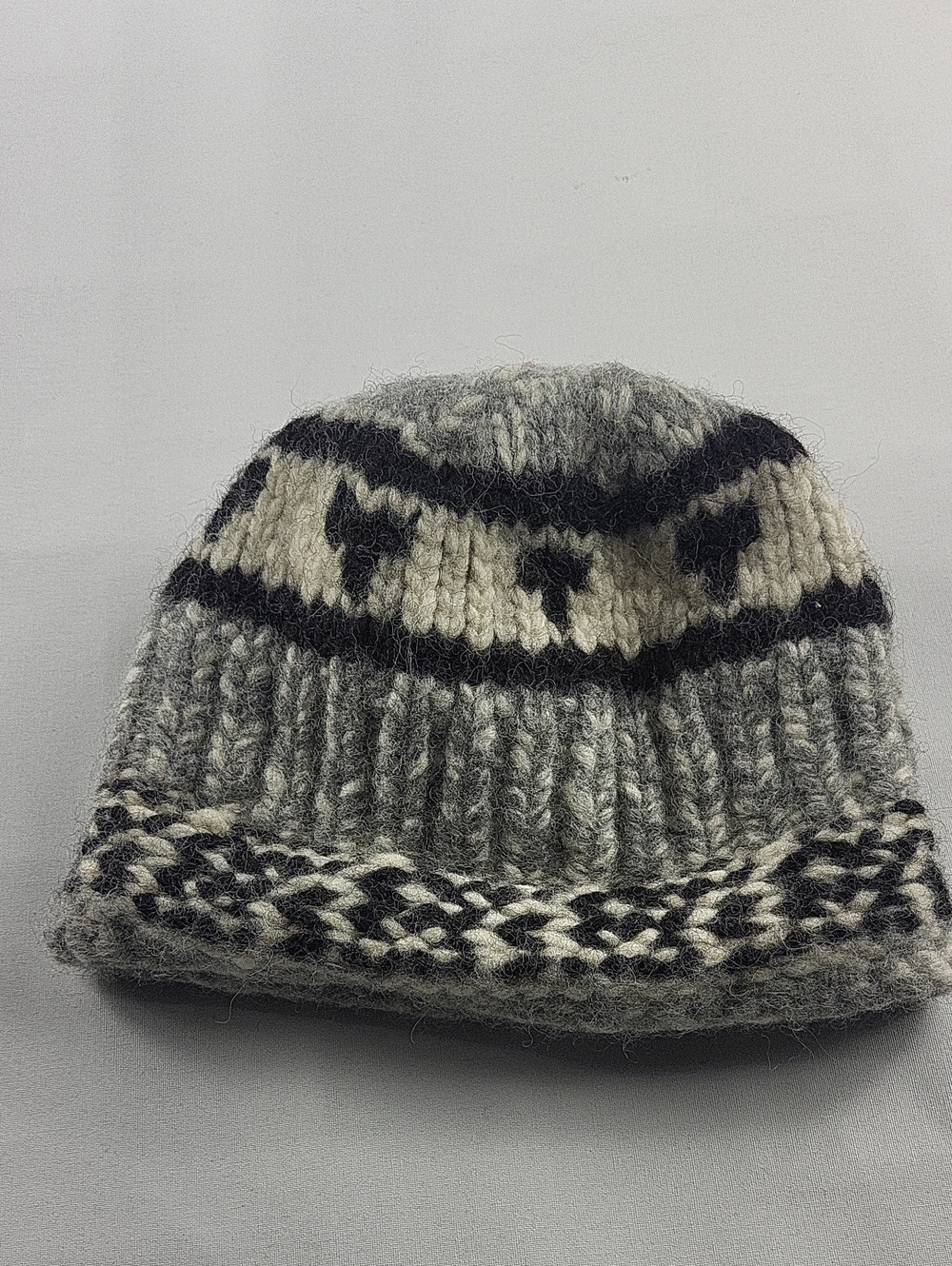 Handmade Vintage Cowichan Wool Knit Beanie Toque Hat Gray White